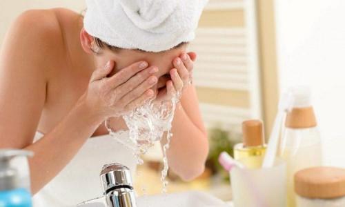 Как подтянуть кожу лица в домашних условиях посл.  Контрастное умывание и компрессы