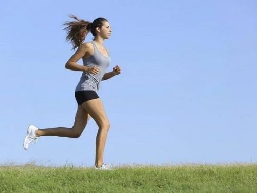 Как начать бегать по утрам для похудения. Бег для похудения — утром или вечером?