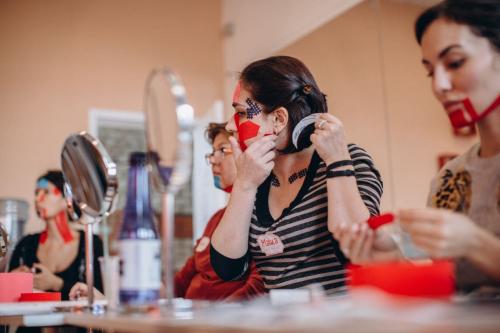 Какие современные технологии 2025 года делают тейпы более эффективными для удаления брылей. Физиологический механизм тейпирования