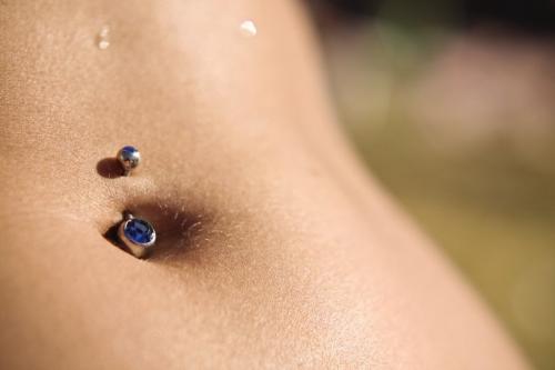 Зарастает ли пирсинг пупка. Все о пирсинге: что делать, если прокол не зарастает? 05