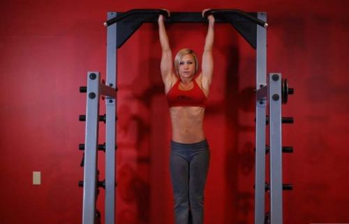 Упражнение на турнике для девушек. Женский комплекс упражнений на турнике