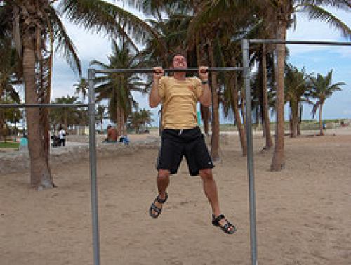 Упражнения на турнике для роста. Как увеличить рост с помощью турника