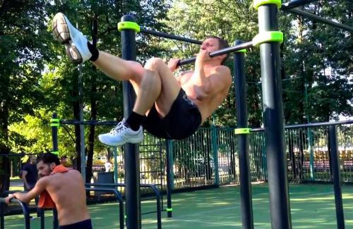 Упражнения на турнике для пресса. Как накачать пресс на турнике? Программа упражнений