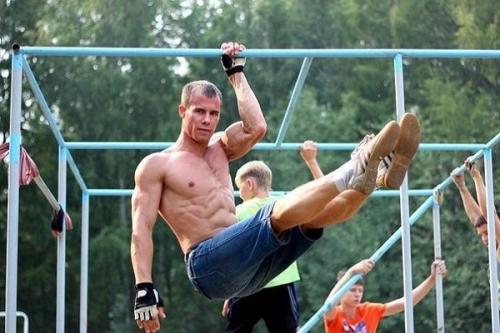 Упражнение Уголок на турнике. Как научиться держать Уголок на турнике