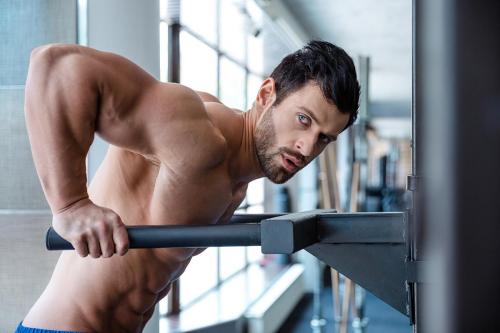 Какая польза от отжиманий на брусьях. Отжимания на брусья: плюсы