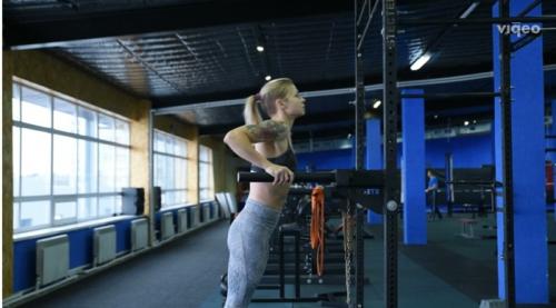 Как правильно отжиматься на брусьях. Как правильно делать отжимания на брусьях. Как научиться делать отжимания на брусьях