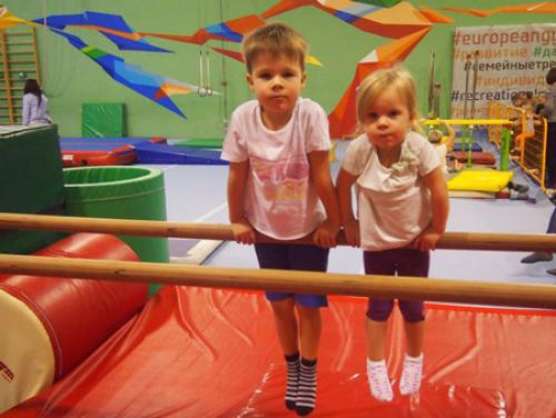 Как научить ребенка подтягиваться. Научиться подтягиваться с нуля: комплекс упражнений