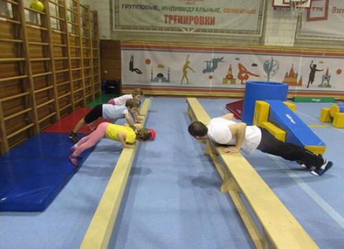 Как научить ребенка подтягиваться. Научиться подтягиваться с нуля: комплекс упражнений