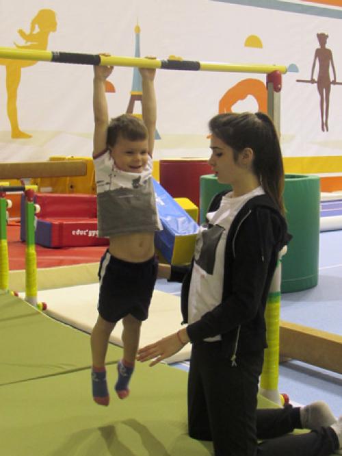 Как научить ребенка подтягиваться. Научиться подтягиваться с нуля: комплекс упражнений