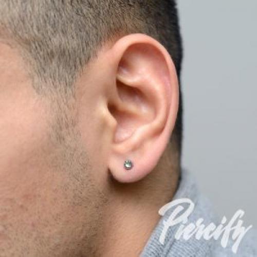 Можно ли спать на боку после прокола ушей. Правила ухода за пирсингом мочек