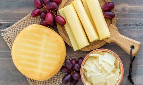 Можно ли есть сыр на ночь. Что будет, если перед сном съесть сыр ?