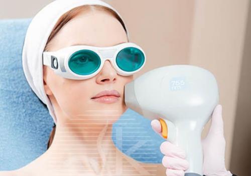 Нужно ли удалять волосики над верхней губой. Лазерная эпиляция верхней губы 01 Нужно ли удалять волосики над верхней губой. Лазерная эпиляция верхней губы 01