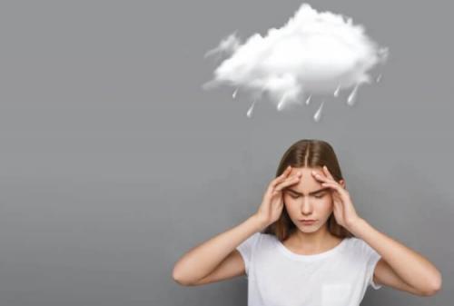 Как называется когда настроение зависит от погоды. Почему в пасмурную погоду болит голова и становится грустно?