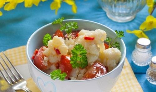 Диетический салат из цветной капусты с яйцом. Салаты из цветной капусты — самые вкусные рецепты из свежей и отварной капусты