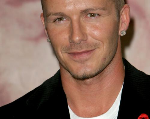 На каком ухе прокалывают вторую сережку девушки. Какое ухо прокалывать парням и девушкам