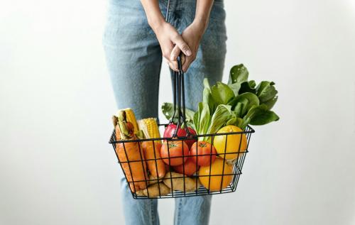 Какие продукты питания могут способствовать устранению темных пятен от прыщей. Правильное питание при прыщах*