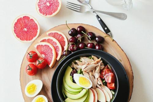 Какие продукты питания могут способствовать устранению темных пятен от прыщей. Правильное питание при прыщах*