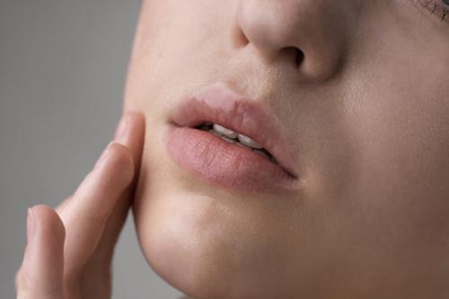 Как избежать появления заломов под глазами на основе своего типа кожи. Особенности строения кожи