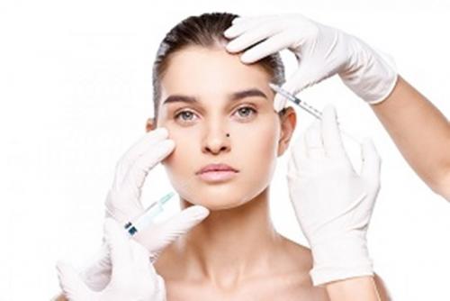 Инъекция препарата ботулинического токсина. Ботулинотерапия в косметологии 01 Инъекция препарата ботулинического токсина. Ботулинотерапия в косметологии 01