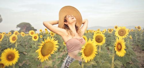 Простота и эффективность: лучшие советы по уходу за кожей и волосами летом 10