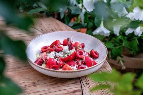 Что можно приготовить из творога на сковороде кроме сырников. Что приготовить из творога: 20 быстрых и вкусных рецептов