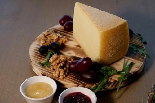 Твёрдые сорта сыра названия в россии. Твердые сорта сыра: названия, фото и описания (список)