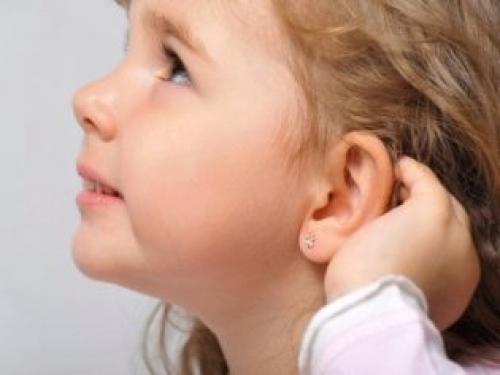 Проблемы после прокола ушей. О детском пирсинге