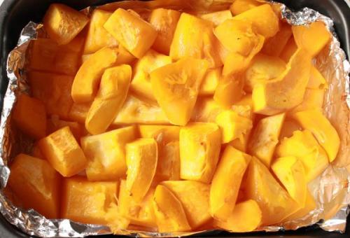 Как запечь тыкву в духовке с сахаром. Тыква запеченная в духовке с сахаром: 5 лучших идей для нежных десертов