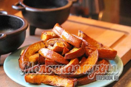 Тыква, запеченная в духовке кусочками несладкая.