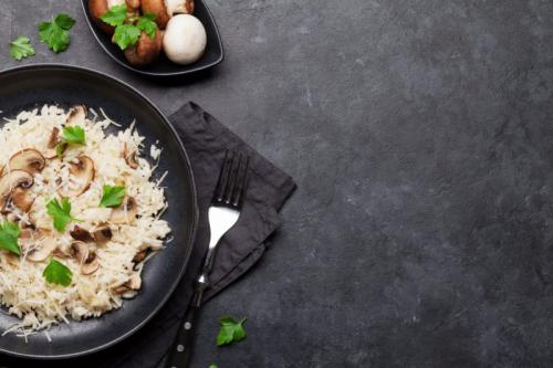 Какие гарниры идеально сочетаются с жареными опятами. Необычный гарнир к грибам из обычных компонентов